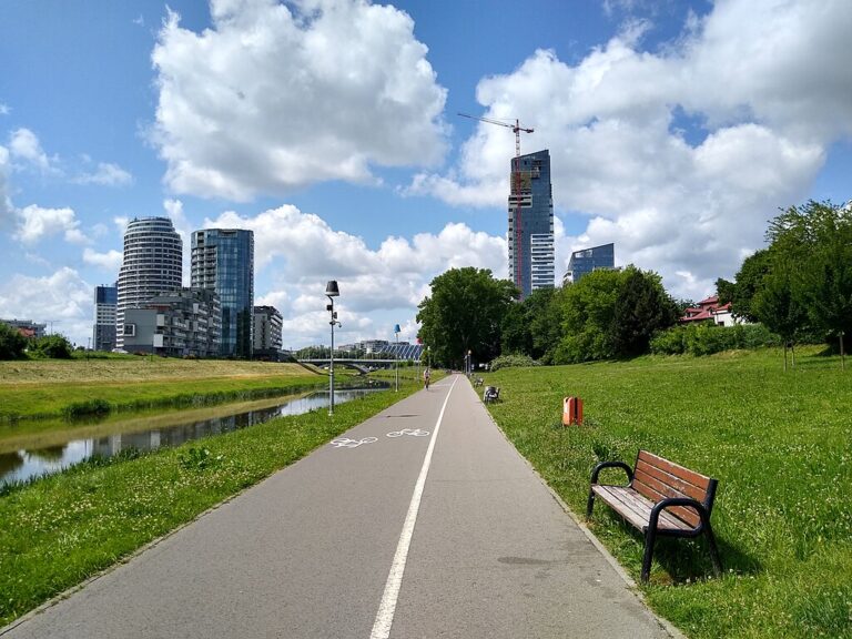 1024px-Rzeszow_Bulwary